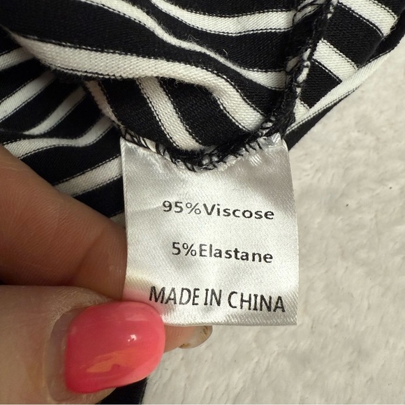 Zesica size small NWT Striped Black and White Women's Top - Picture 4 of 9